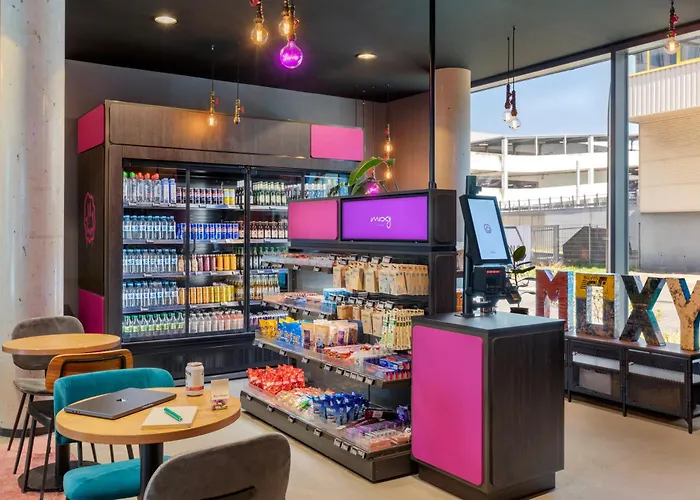Moxy Hamburg Altona Hotel
